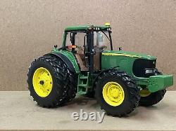 1/16 John Deere 7320 farm tractor model 2005 Farm Show Edition
