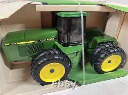 1/16 John Deere Model 8560 4WD Tractor with Duals DieCast New in Box by ERTL