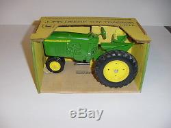 1/16 Vintage John Deere 3020 Narrow Front Tractor WithOriginal Green & Yellow Box