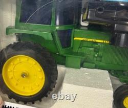 ERTL John Deere 9 Function Radio Controlled Tractor 116 withBox