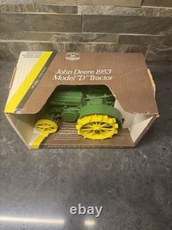 ERTL John Deere Diecast 1/16 Collectors Edition Model D, G and R Lof of 3