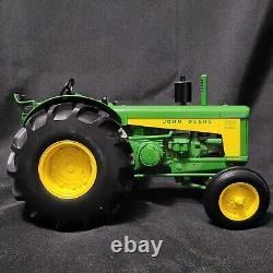 ERTL John Deere Model 830 Rice Special Tractor 116