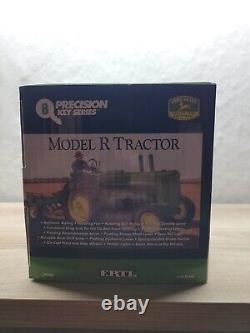 ERTL John Deere Model R Tractor Precision Key Series #8 1/16 NIB