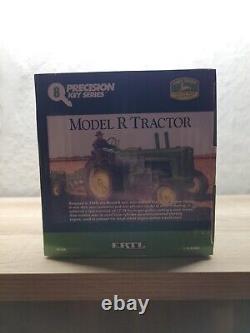 ERTL John Deere Model R Tractor Precision Key Series #8 1/16 NIB