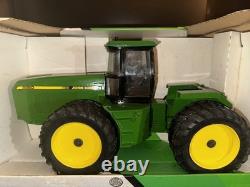 Ertl 1/16 John Deere 8560 4WD Duals Tractor #5595 #772