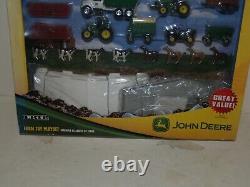 Ertl 2007 John Deere 70 Piece farm toy playset New in Box