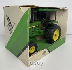 Ertl John Deere 4255 Row Crop Tractor Diecast 116