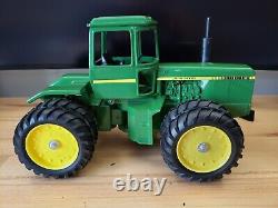 Ertl John Deere 8640 4-Wheel Drive Tractor with Front and Rear Duals 116