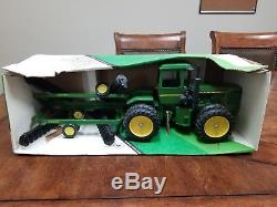 Ertl John Deere 8650 four wheel drive tractor and disk set. New in box. NIB