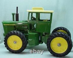 Ertl John Deere toy tractor 7520 4 wheel drive 1971