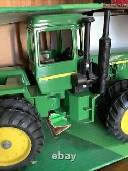 JD 4WD Articulating Tractor and Disc Set in 1/16 Scale by Ertl. #5510