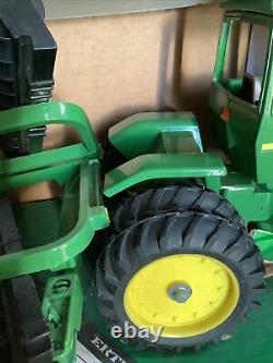 JD 4WD Articulating Tractor and Disc Set in 1/16 Scale by Ertl. #5510