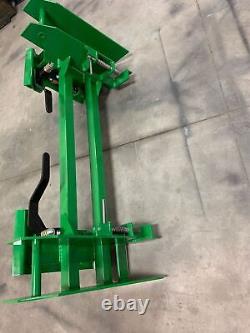 JD 600/700 to Skid Steer Adapter withLatches