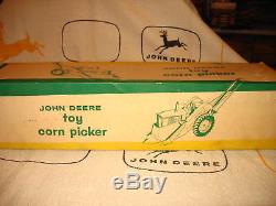 JOHN DEERE 3010 3020 LONG NOSE TRACTOR MOUNT CORN PICKER With BOX NIB ESKA ERTL
