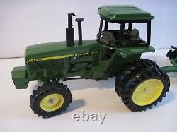 John Deere Farm Toy Tractor 4760 with Disc Ertl 1/16