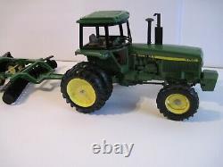 John Deere Farm Toy Tractor 4760 with Disc Ertl 1/16