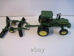 John Deere Farm Toy Tractor 4760 with Disc Ertl 1/16