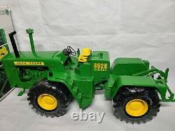 John Deere Model 8020 Tractor Precision Classics ERTL 15365 116 Scale