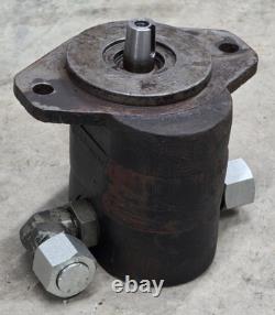 TCA19935 AUC24200 John Deere 1600 Commercial Mower OEM Deck Hydraulic Motor