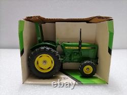 Tractor JOHN DEERE Compact Utility Tractor Vintage 116 Scale, USA 1991