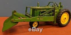 VTG 1950's ERTL ESKA 120 SCALE JOHN DEERE DIE CAST TOY TRACTOR WITH END LOADER