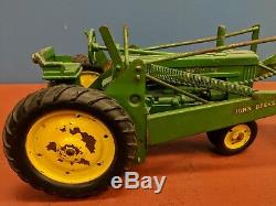 VTG 1950's ERTL ESKA 120 SCALE JOHN DEERE DIE CAST TOY TRACTOR WITH END LOADER