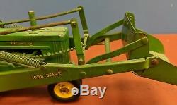 VTG 1950's ERTL ESKA 120 SCALE JOHN DEERE DIE CAST TOY TRACTOR WITH END LOADER