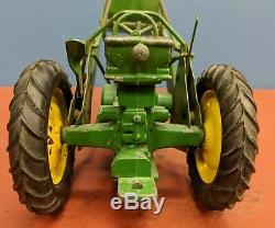 VTG 1950's ERTL ESKA 120 SCALE JOHN DEERE DIE CAST TOY TRACTOR WITH END LOADER