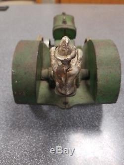 Vindex Model D John Deere Cast Iron Toy Tractor. 100% original