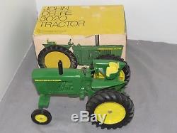 Vintage JOHN DEERE 3020 Tractor Wide Front New in Box NIB ERTL rare! 4020