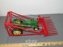 Vintage John Deere Tractor with FARMHAND Loader Scale Models NIB Mint 116